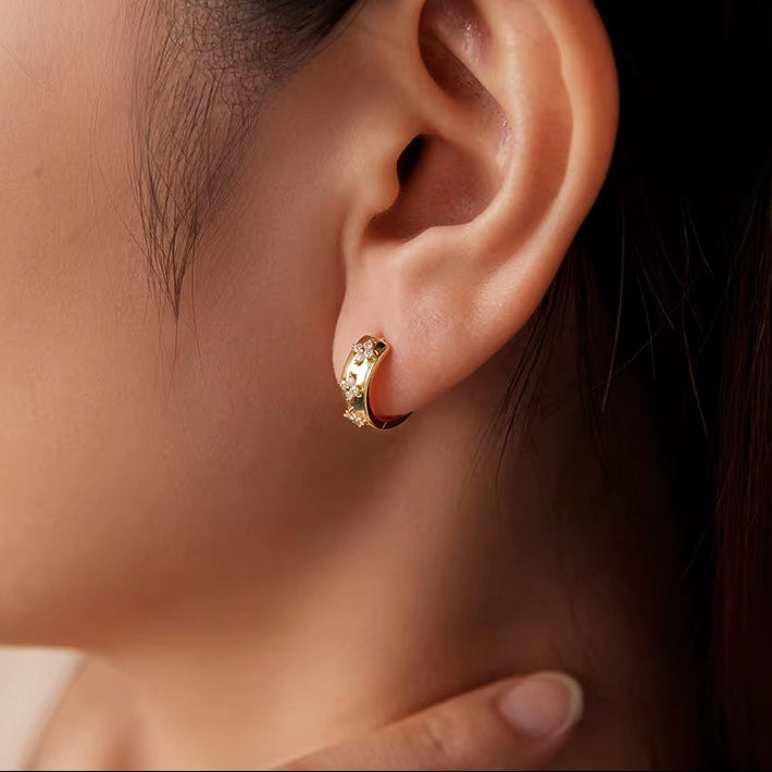 Four-Leaf Clover Moissanite Huggies Earrings 925 Sterling Silver Flower Hypoallergenic Jewelry for Women Lucky Gift