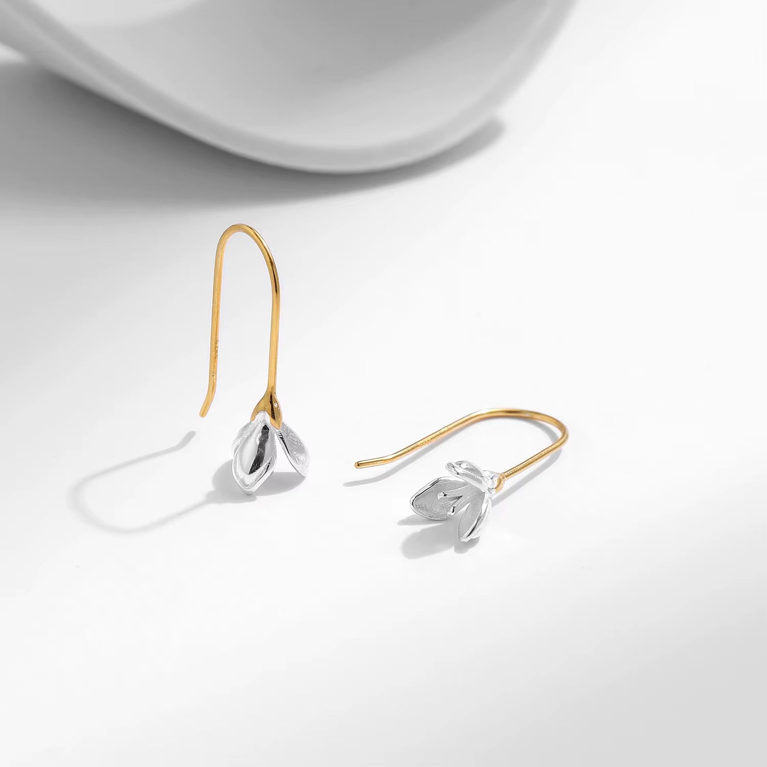 925 Sterling Silver Charm Classic Lily Drop Earrings Gold Color Elegant Flowers Dangle Earrings for Women Fine Jewelry