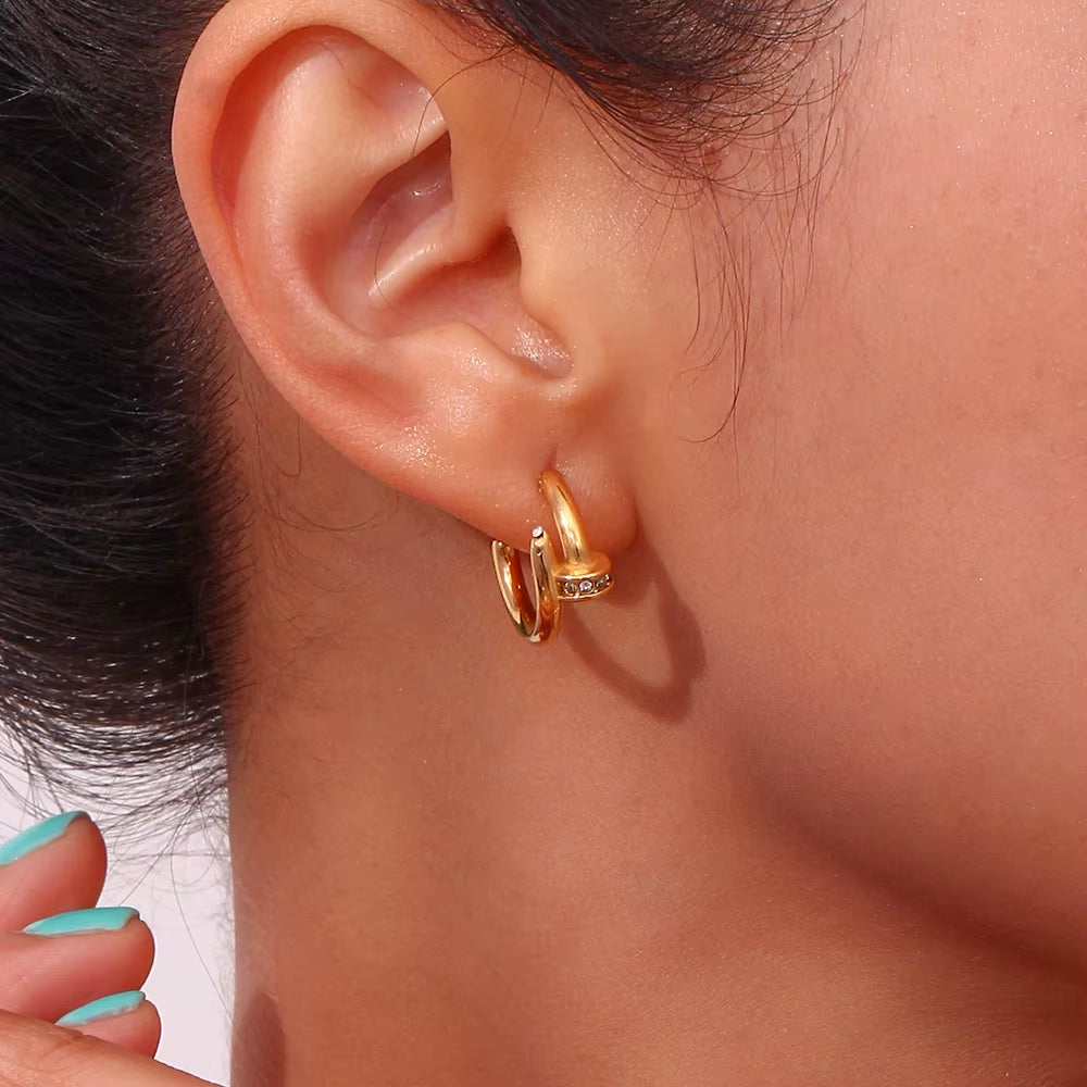 La. Muses Double C Splicing Rhinestone Nail Stainless Steel Earrings for Women Fashionable Luxury Waterproof Jewelry