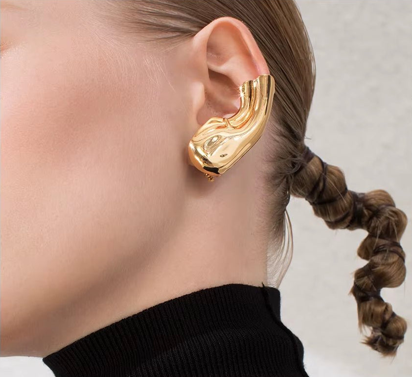 Aurelia™ Sculpted Gold Ear Cuff (No Piercing Required) - AMORÉLUX
