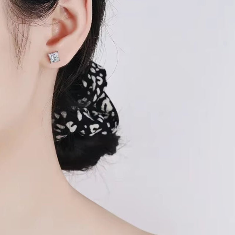 Valère™ Princess - Cut Moissanite Stud Earrings - AMORÉLUX