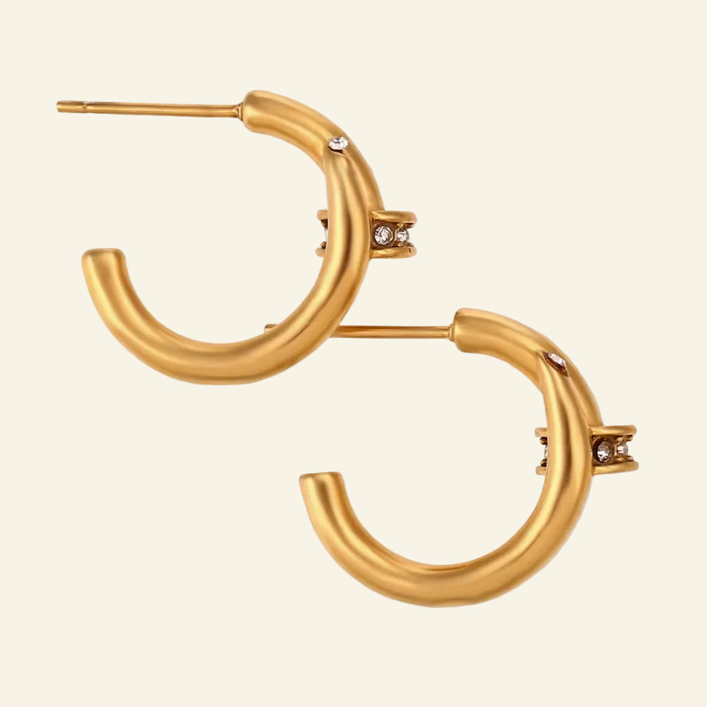 La. Muses Double C Splicing Rhinestone Nail Stainless Steel Earrings for Women Fashionable Luxury Waterproof Jewelry