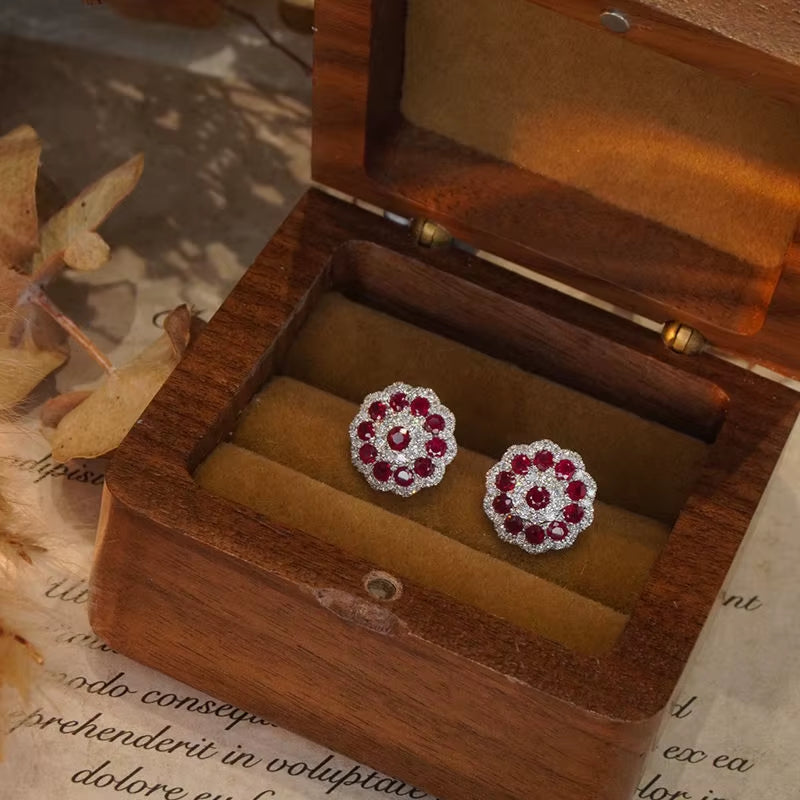 Dazzling Exquisite Vintage Ruby Flower Earrings for Women 925 Silver Red Showy Snowflake Earings Stud Suitable for Daily Jewelry