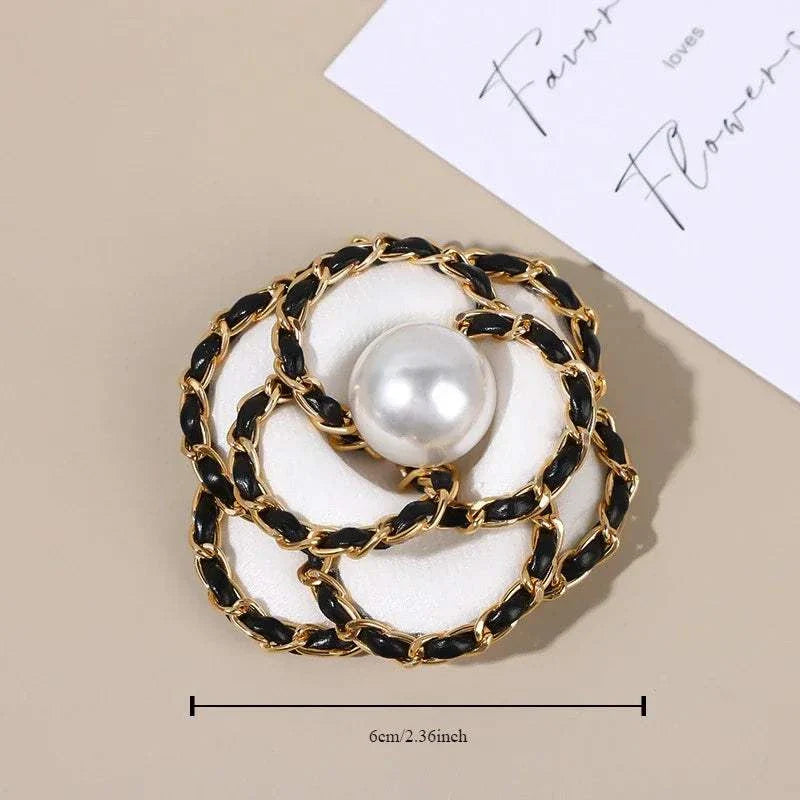 Korean Fashion Fabric Camellia Pearl Brooches for Women Elegant Flowers Corsage Lapel Pins Wedding Party Badge Accessories