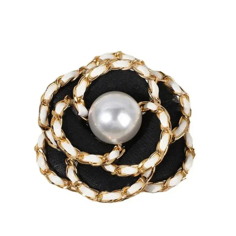 Korean Fashion Fabric Camellia Pearl Brooches for Women Elegant Flowers Corsage Lapel Pins Wedding Party Badge Accessories