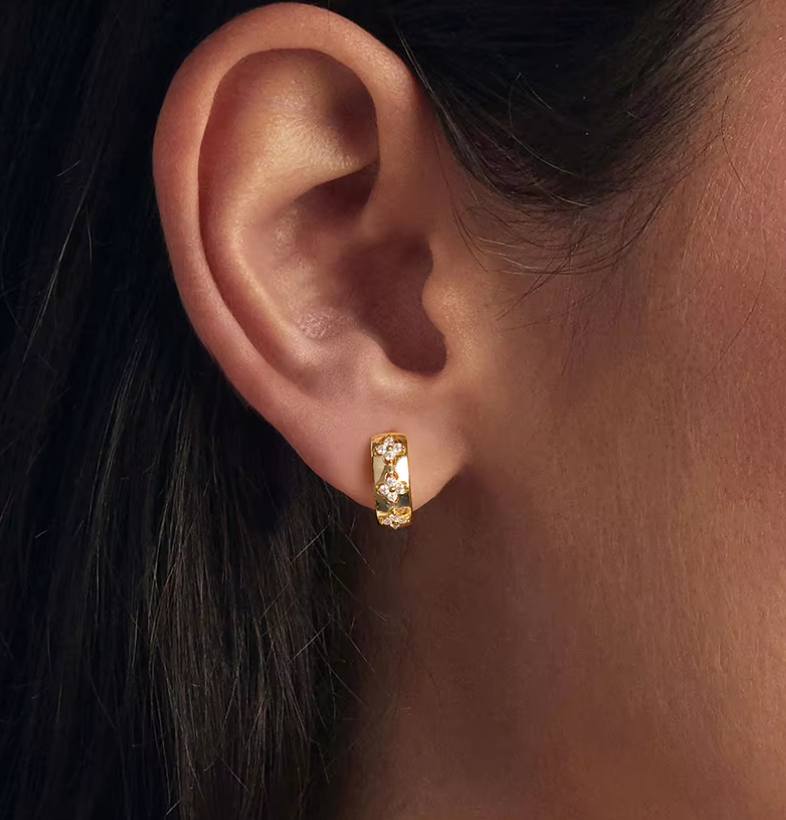 Fortuella™ Clover Moissanite Huggie Earrings